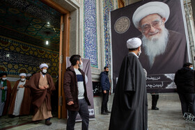 حضور مراجع، علما و مردم در مسجد امام حسن عسگری(ع) برای تسلیت رحلت آیت الله صافی گلپایگانی