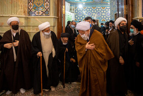 حضور مراجع، علما و مردم در مسجد امام حسن عسگری(ع) برای تسلیت رحلت آیت الله صافی گلپایگانی