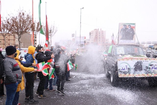 کاروان نمادین ورود امام خمینی ره در ورامین به حرکت در آمد