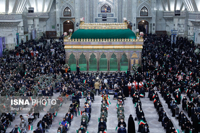 عکس آرشیوی است. از تعبیه اپلیکیشن مسیریاب تا استقرار اتوبوسهای دربستی برای زائران حرم مطهر