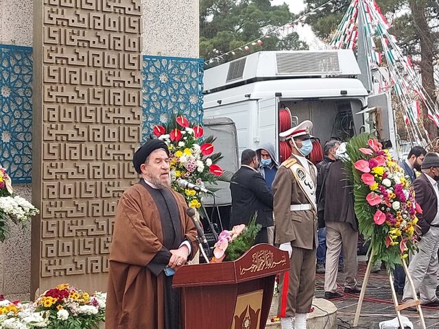 هسته‌های مقاومت در منطقه برگرفته از تفکر انقلاب اسلامی است