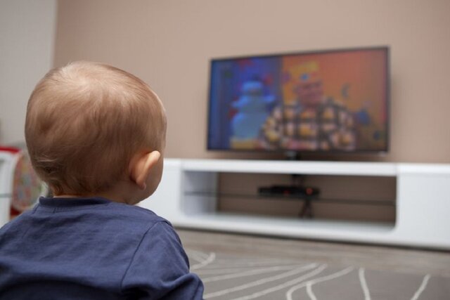 تماشای تلوزیون احتمال ابتلا به اوتیسم را در پسران افزایش می‌دهد