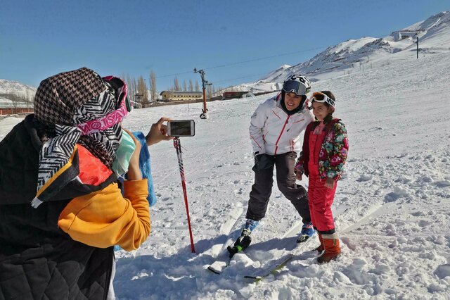 رقیبانم از این که می‌شنوند زنان در یک کشور اسلامی اسکی می‌کنند شگفت‌زده می‌شوند