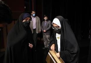 حضور وزیر امور خارجه در اکران خصوصی فیلم «هِناس» حضور وزیر امور خارجه در اکران خصوصی فیلم «هِناس»