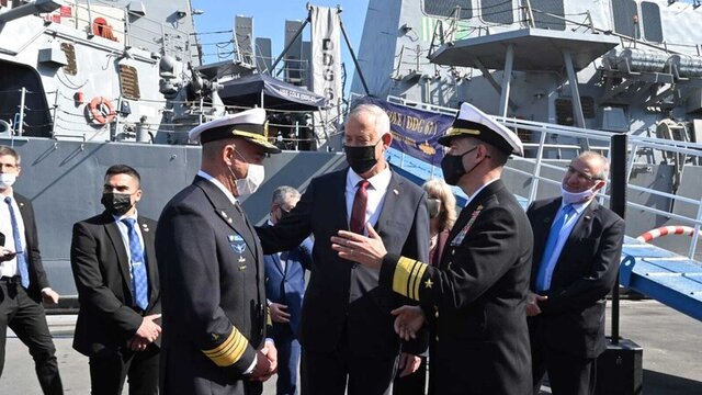 بازدید وزیر جنگ رژیم صهیونیستی از پایگاه فرماندهی مرکزی نیروی دریایی آمریکا در بحرین