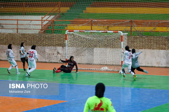عکس آرشیوی است در هفته سوم لیگ فوتسال زنان چه گذشت؟