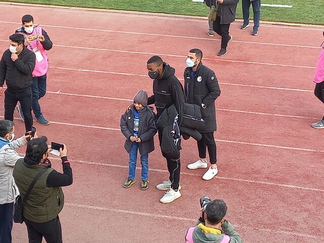 شلوغی عجیب در ورزشگاه انقلاب کرج پیش از بازی هوادار و استقلال!