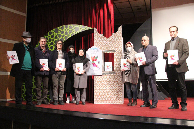  ۵۰۰ اثر تجسمی از ۱۴۰ هنرمند در یک‌ کتاب