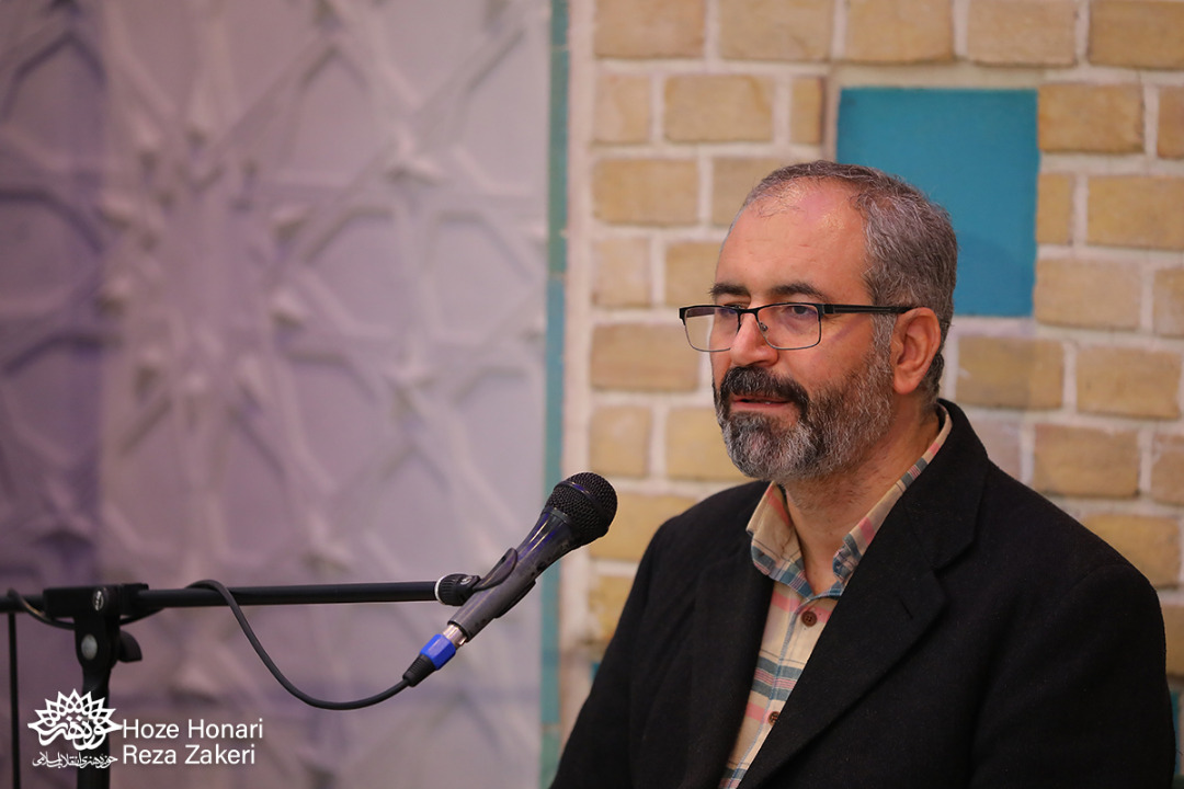 نویسندهای که با ادامه سلاح جنگیاش مینوشت