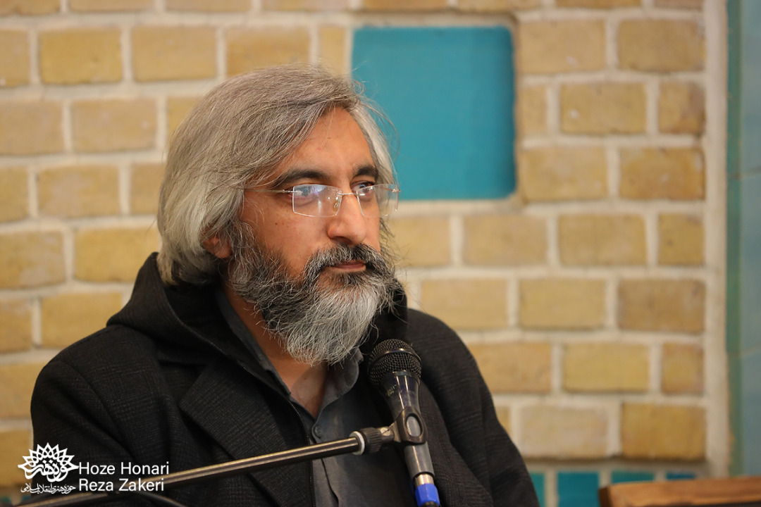 نویسندهای که با ادامه سلاح جنگیاش مینوشت