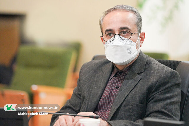 گزارشی از نشست «هنر و اندیشه در ادبیات انقلاب»