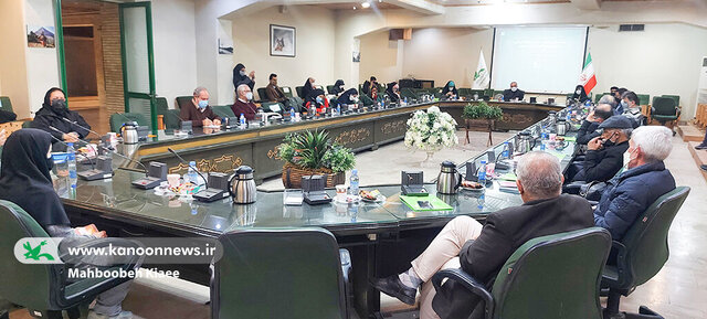 گزارشی از نشست «هنر و اندیشه در ادبیات انقلاب»