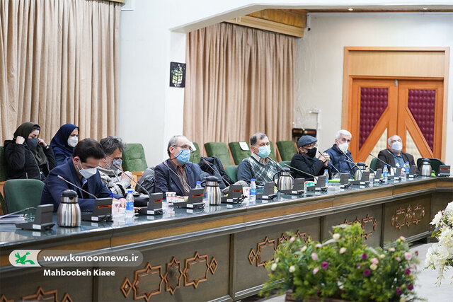 گزارشی از نشست «هنر و اندیشه در ادبیات انقلاب»