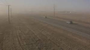 عکس تزیینی است. بروز پدیده گرد و خاک در محورهای ارتباطی جنوب کرمان/کاهش دید ۲۰۰ متر در محور رودبار-ایرانشهر