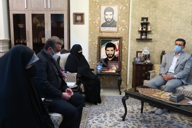 دیدار رئیس بنیاد شهید و امور ایثارگران با خانواده شهید «رضاقدیری» دیدار رئیس بنیاد شهید و امور ایثارگران با خانواده شهید «رضاقدیری»