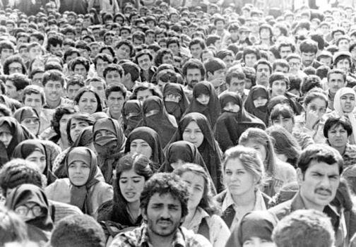 حضور طبقات مختلف اجتماعی جامعه در راهپیمایی ۲۲ بهمن ۱۳۵۷ صعود از بهمن
