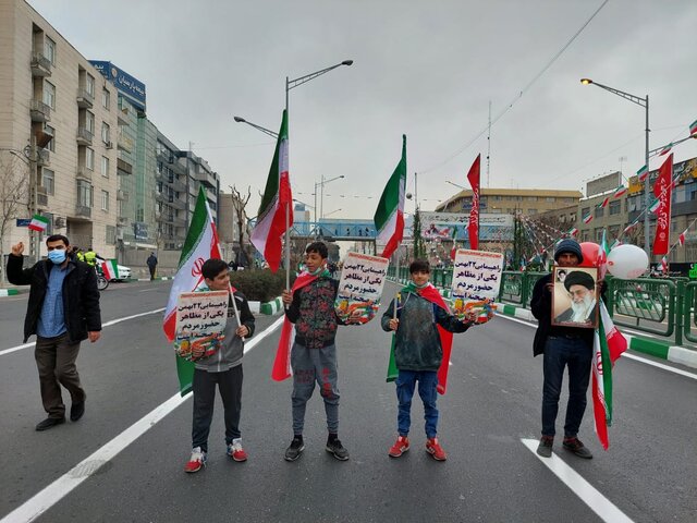 حاشیه نگاری های خبرنگاران ایسنا از راهپیمایی 22 بهمن 1400