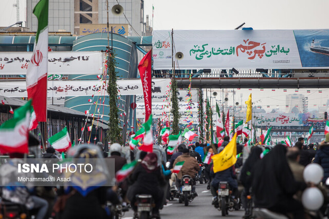 مردم بار دیگر وفاداری خود به آرمان‌های انقلاب را به رخ بدخواهان بکشند