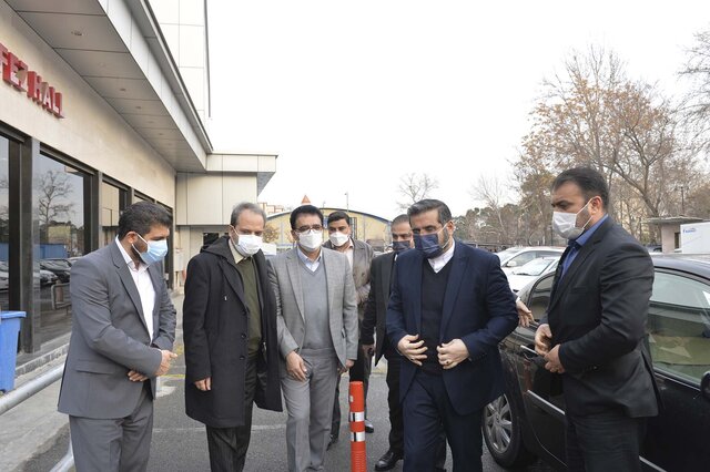 وزیر ارشاد به تماشای نمایش دکتر هاشمیان نشست 2