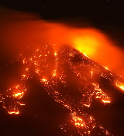 فوران کوه آتشفشانی "اتنا" در ایتالیا