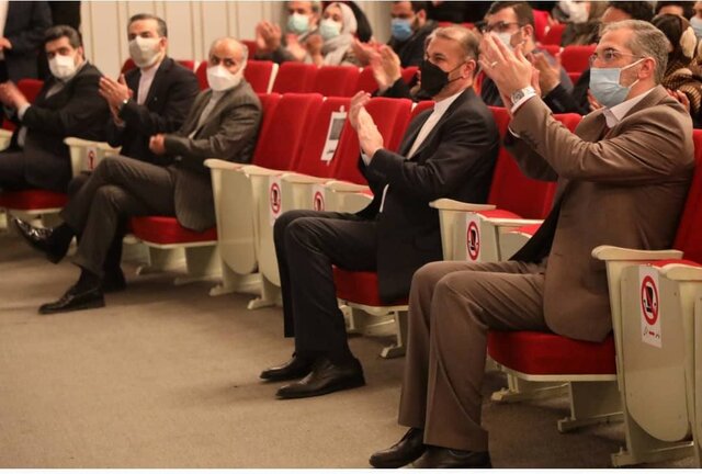 وزیر امور خارجه به تماشای اجرای ارکستر سمفونیک تهران نشست وزیر امور خارجه به تماشای اجرای ارکستر سمفونیک تهران نشست