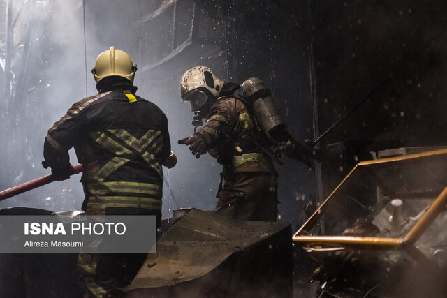 عکس تزئینی است آتش سوزی در بازار حسینخانی همدان/ آتش با تلاش۱۰ اکیپ مهار شد