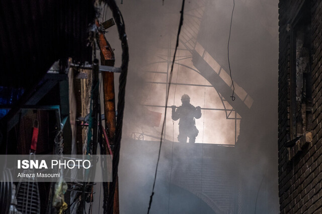 عکس : تزئینی حریق در انبار مواد محترقه