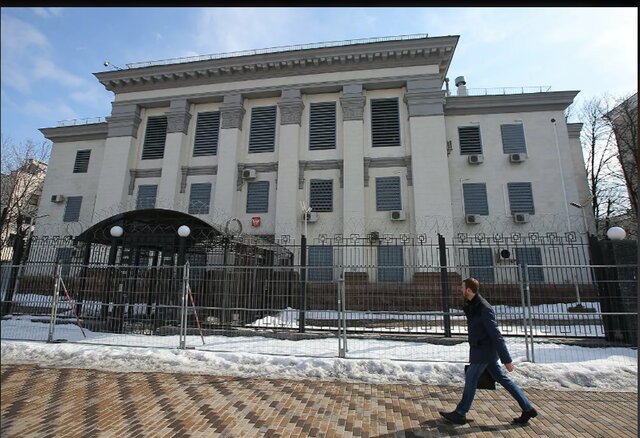 سفارت و کنسولگریهای روسیه در اوکراین به کار ادامه میدهند/آمریکا کارمندان غیرضروری را خارج کرد سفارت و کنسولگریهای روسیه در اوکراین به کار ادامه میدهند/آمریکا کارمندان غیرضروری را خارج کرد