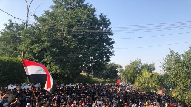 تلاش یک معترض عراقی برای خودسوزی در تظاهرات استان المثنی 