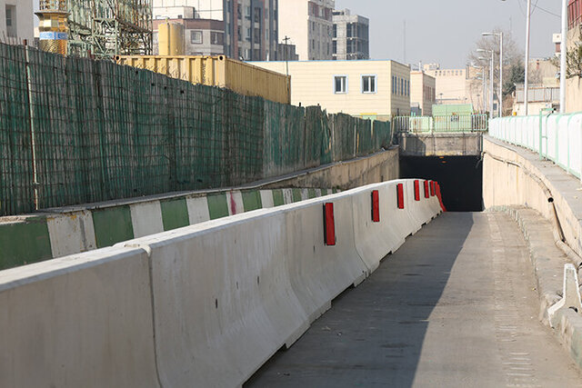 تصویر آرشیوی است. رفع آبگرفتگی تونل امیرکبیر تهران