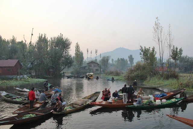 بازاری عجیب در تاج کشمیر 