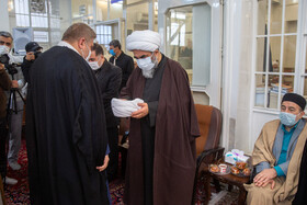 مراسم عمامه گذاری طلاب توسط آیت الله محمدجواد فاضل لنکرانی در روز میلاد حضرت علی(ع)