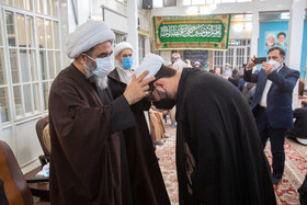 مراسم عمامه گذاری طلاب توسط آیت الله محمدجواد فاضل لنکرانی در روز میلاد حضرت علی(ع)