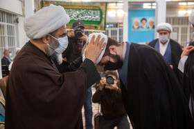 مراسم عمامه گذاری طلاب توسط آیت الله محمدجواد فاضل لنکرانی در روز میلاد حضرت علی(ع)