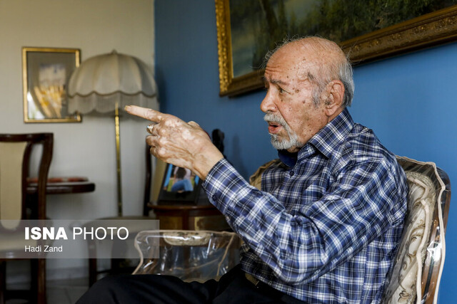 ر. اعتمادی: در ۸۸سالگی خود را ۲۴ساله حس میکنم