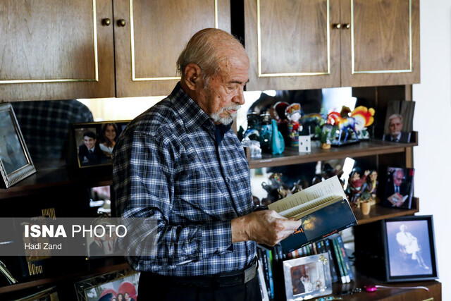 ر. اعتمادی: در ۸۸سالگی خود را ۲۴ساله حس میکنم