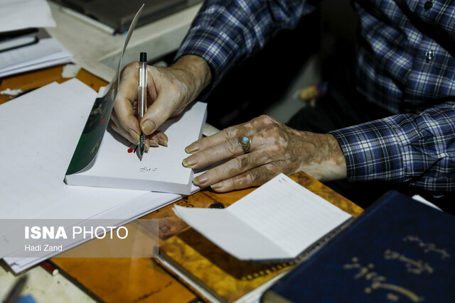 داستانهای عاشقانه ر.اعتمادی از روزنامه به کتاب رسید داستانهای عاشقانه ر.اعتمادی از روزنامه به کتاب رسید