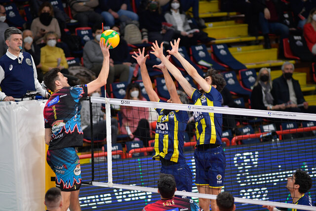 وداغ تلخ فنرباغچه از لیگ قهرمانان اروپا با حضور معروف و موسوی