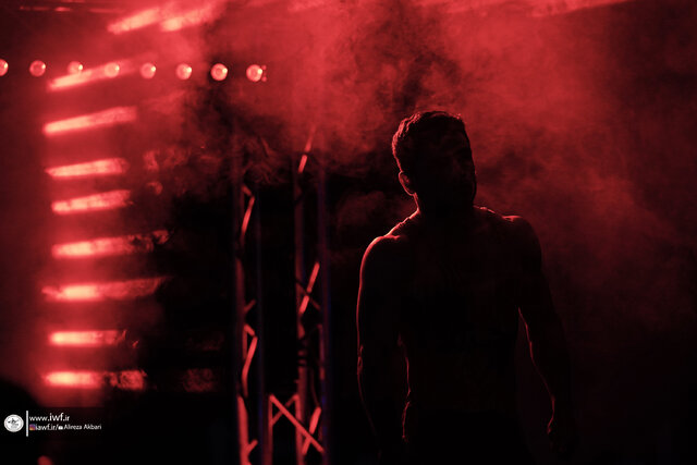 عکس آرشیوی است. تبر و قمهکشی در لیگ کشتی! + فیلم