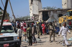 افزایش شمار تلفات انفجار انتحاری سومالی به ۱۶ تن/"الشباب" بر عهده گرفت