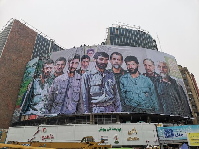 عکس تزئینی است ابردیواری از تصویر شهدا در هر منطقه تهران