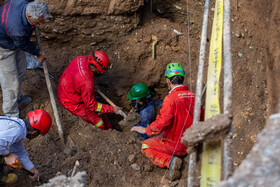 ریزش آوار ساختمانی و محبوس شدن دو کارگر - قم