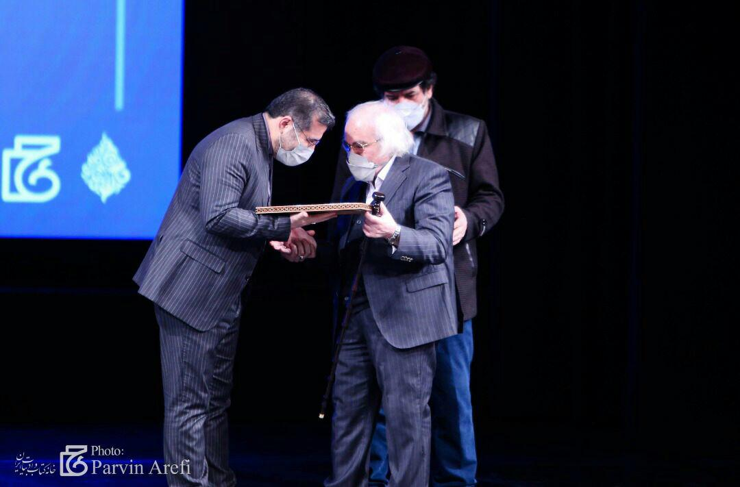 مثل موشکهای نقطهزن شاعران خوبی داریم