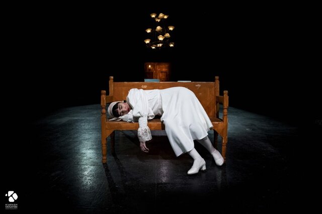 عکس تزئینی است. بر صحنه نمایش مشهد چه میگذرد؟