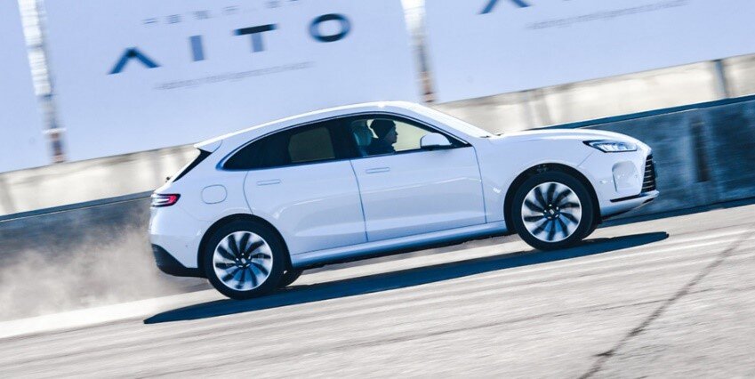 همکاری هوآوی و فولکسواگن برای ساخت خودروی خودران