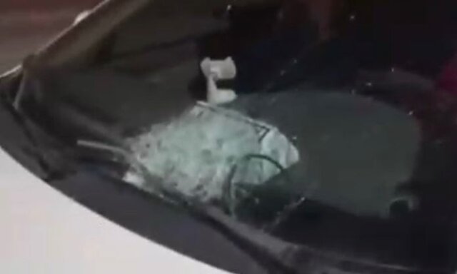 دستگیری ۲ سنگ پران بزرگراه غدیر/ آسیب به خودروها برای سرگرمی دستگیری ۲ سنگ پران بزرگراه غدیر/ آسیب به خودروها برای سرگرمی