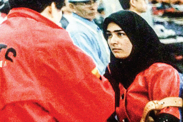 زن تاریخساز ورزش ایران: با تلفن سکهای خبر پرچمداری را به خانوادهام دادم/ غریب ماندهایم