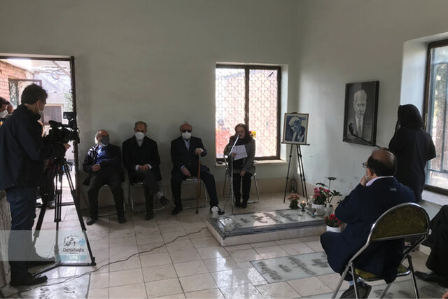 دوستداران دهخدا بر سر مزارش