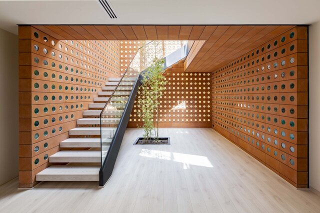 نگذاریم دیر شود/آجر هنوز زنده است! نگذاریم دیر شود/آجر هنوز زنده است!