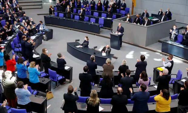 تغییر سیاست دفاعی آلمان؛ شولتس ۱۰۰ میلیارد یورو به صنایع نظامی اختصاص داد تغییر سیاست دفاعی آلمان؛ شولتس ۱۰۰ میلیارد یورو به صنایع نظامی اختصاص داد